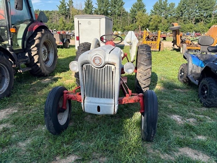 ford-tractor-image-3