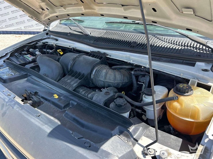 2014-ford-e-350-cargo-van-image-7