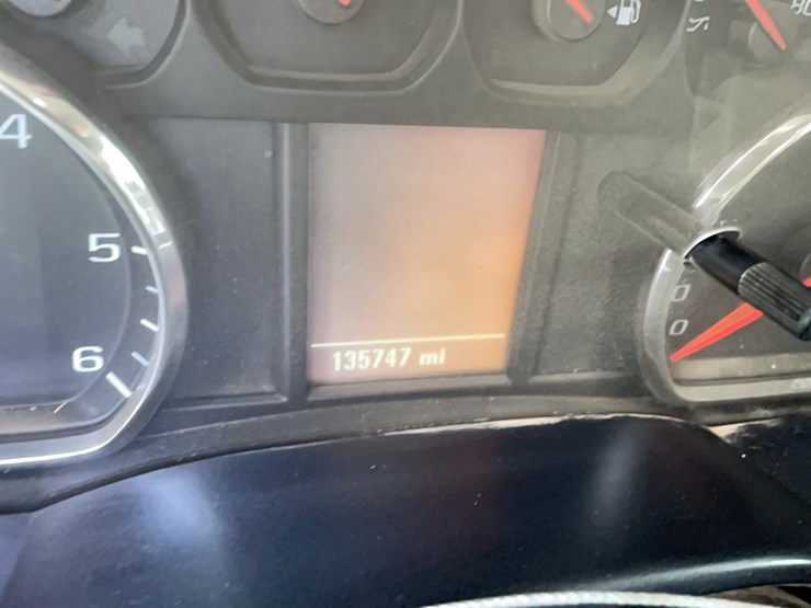 2016-chevrolet-2500hd-image-15