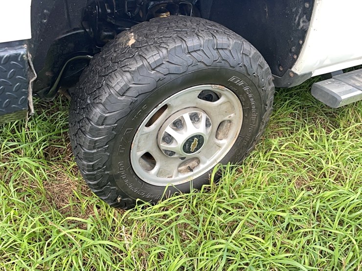 2017-chevrolet-2500hd-image-9
