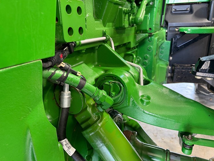 2011-john-deere-8285r-image-22