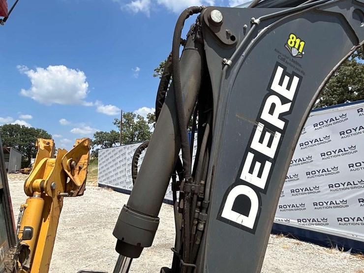 2019-deere-410l-image-25