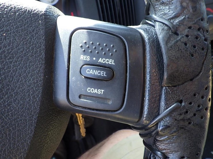 2004-dodge-2500-image-34