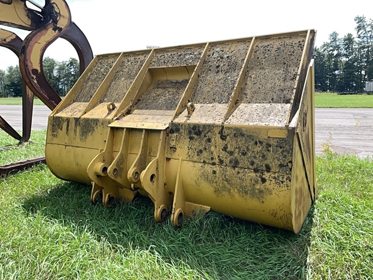 balderson-b80-12-bucket-w/-edge-rubber-tired-loader-attachment-image-2