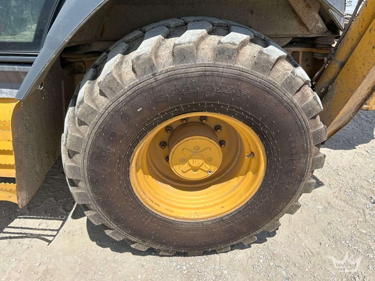 2019-deere-410l-image-33