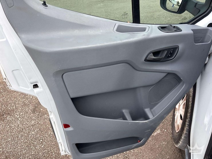 2016-ford-transit-image-13