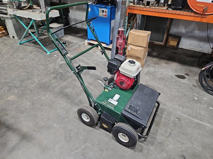 turfco-ls-22-lawn-seeder-image-2