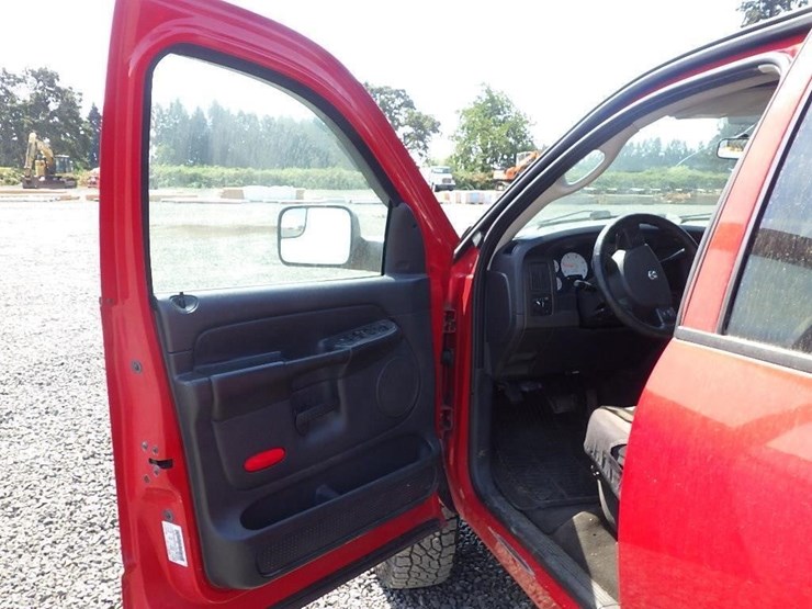 2004-dodge-2500-image-26