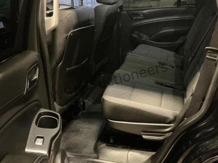 2015-chevrolet-tahoe-image-24