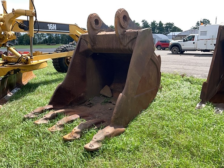 6ft.-6in.-bucket-excavator-bucket-image-1