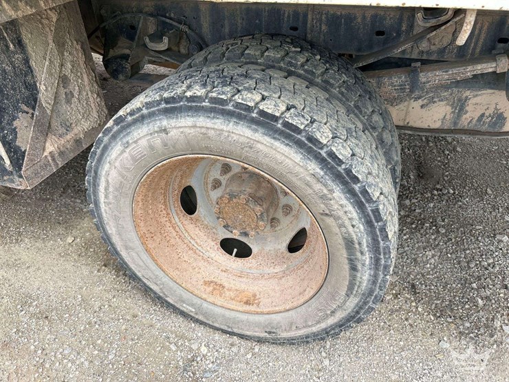 2010-ford-f550-image-33