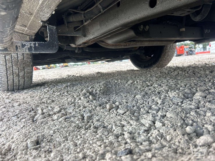 2017-chevrolet-silverado-1500-image-24