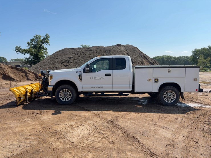 2019-ford-f350stx-utility-truck-image-2
