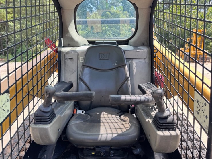 2021-caterpillar-259d3-image-5