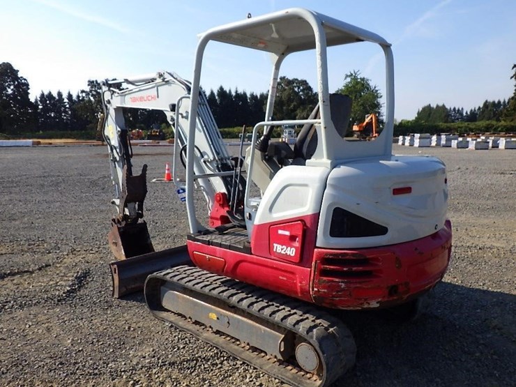 takeuchi-tb240-image-7