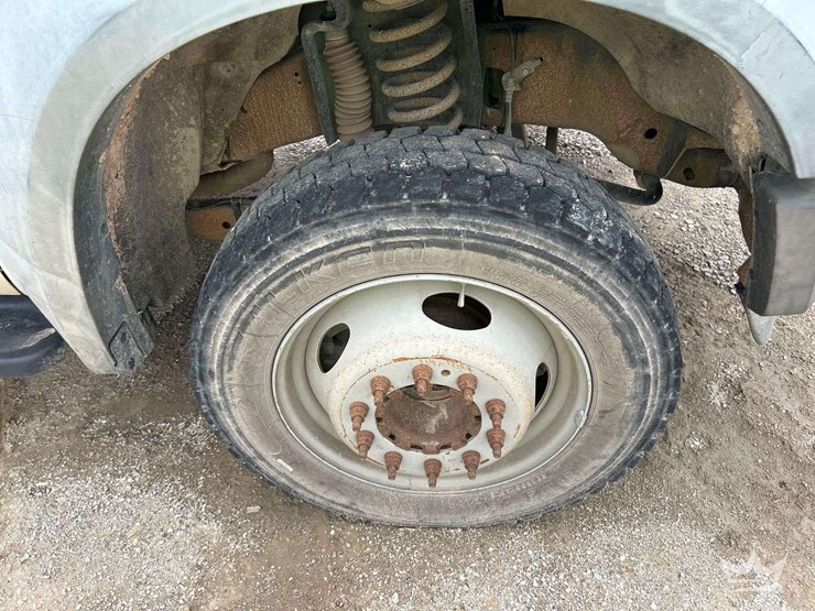 2010-ford-f550-image-35