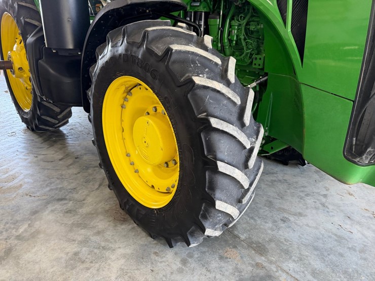 2011-john-deere-8285r-image-11