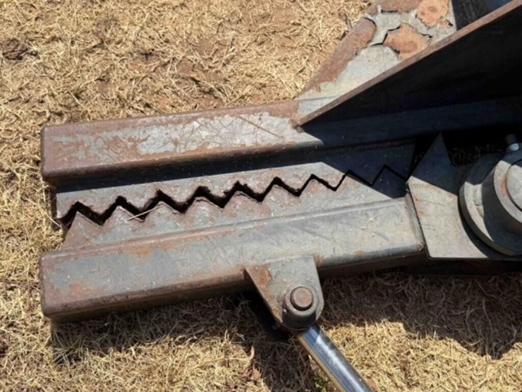 skid-steer-tree/post-puller-image-4