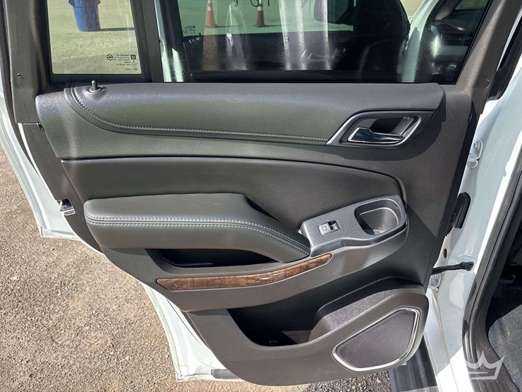 2018-chevrolet-tahoe-image-21