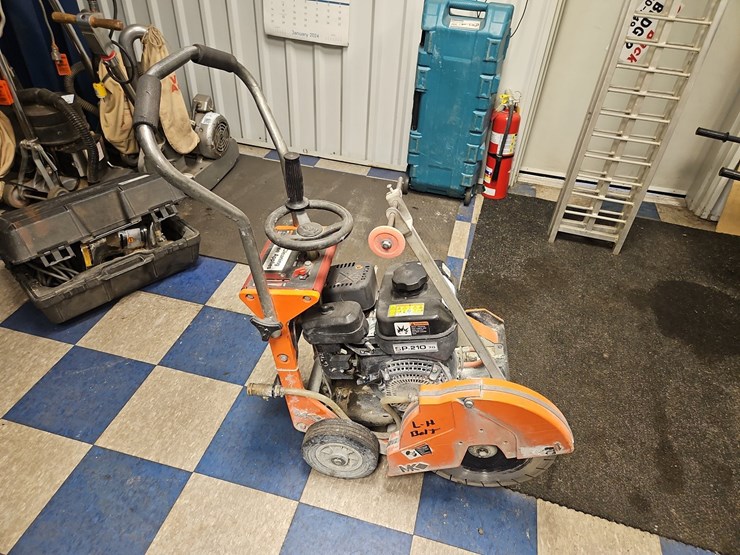 mk-walk-behind-road-saw-image-2