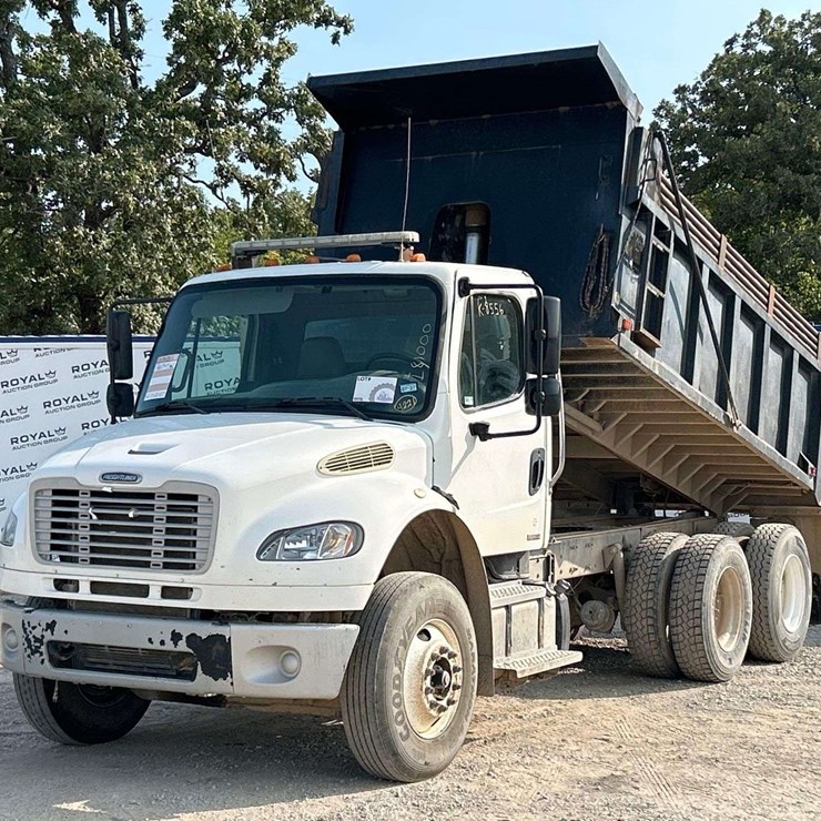 2012 FREIGHTLINER M2 106