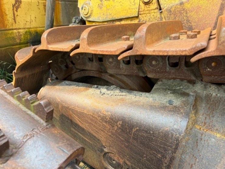 caterpillar-d10-image-11