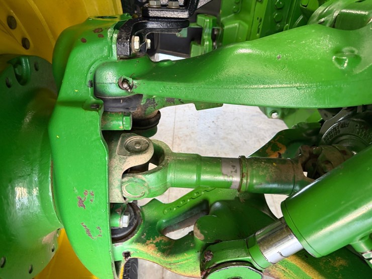 2011-john-deere-8285r-image-24