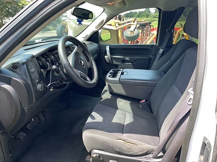 2013-chevy-silverado-pickup-truck-vn:114005-4x4-image-10