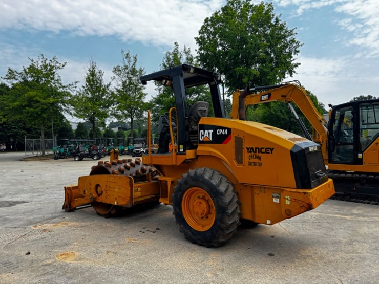 2013-caterpillar-cp44-image-2
