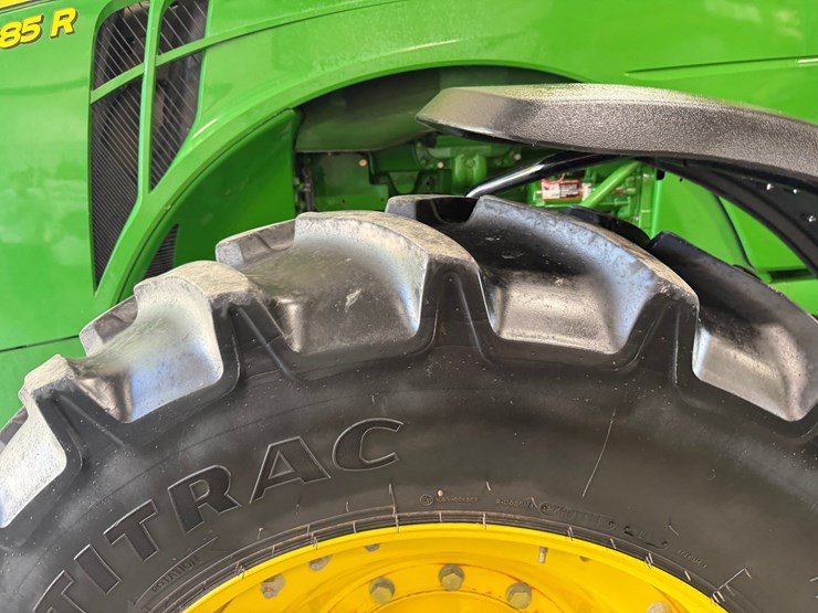 2011-john-deere-8285r-image-9