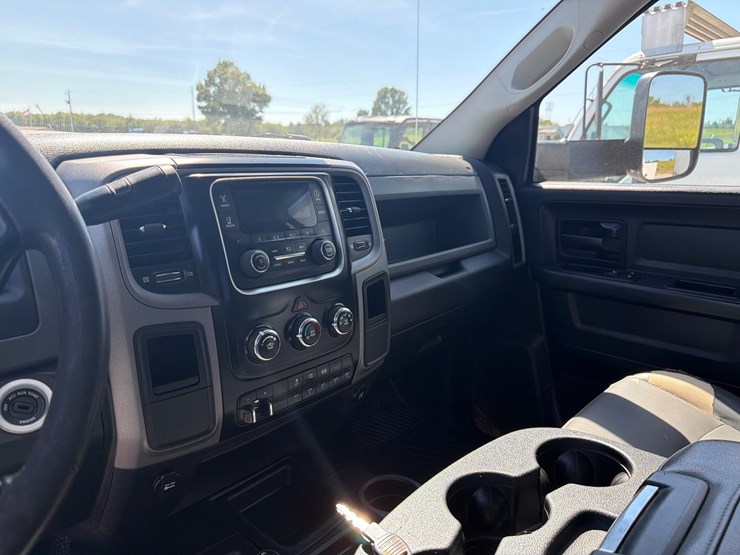 2016-dodge-3500-image-16