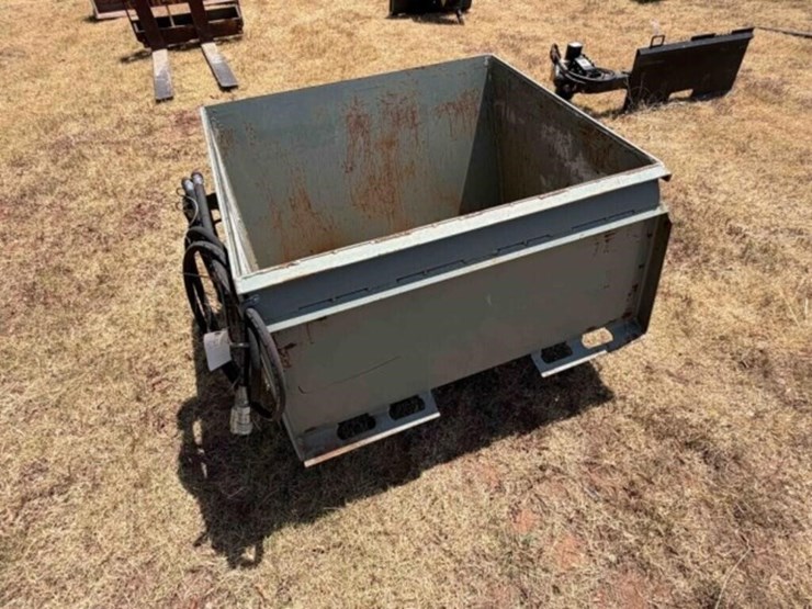 dwm-skid-steer-concrete-bucket-image-6