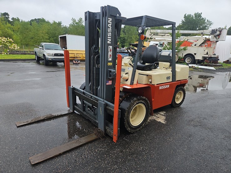 nissan-100-forklift-image-1