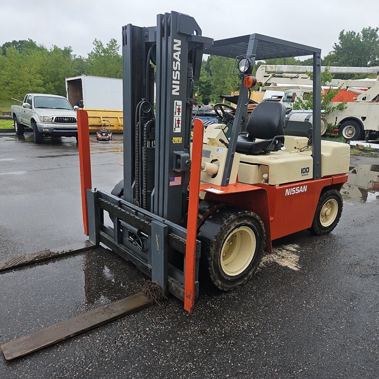 NISSAN 100 FORKLIFT