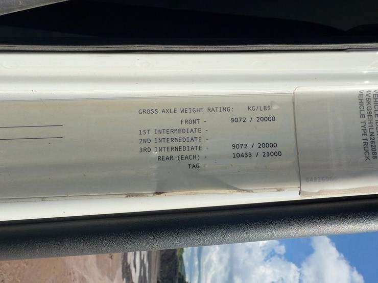 2020-volvo-vhd-tri/a-dump-truck-image-36