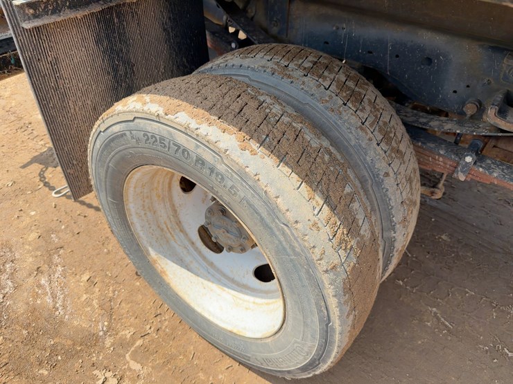 2023-ford-f550-xl-image-13