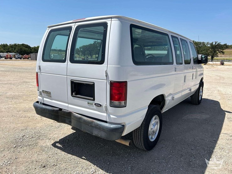 2014-ford-e-350-cargo-van-image-4