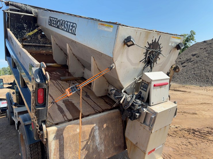 2017-ford-f550-xl-image-24