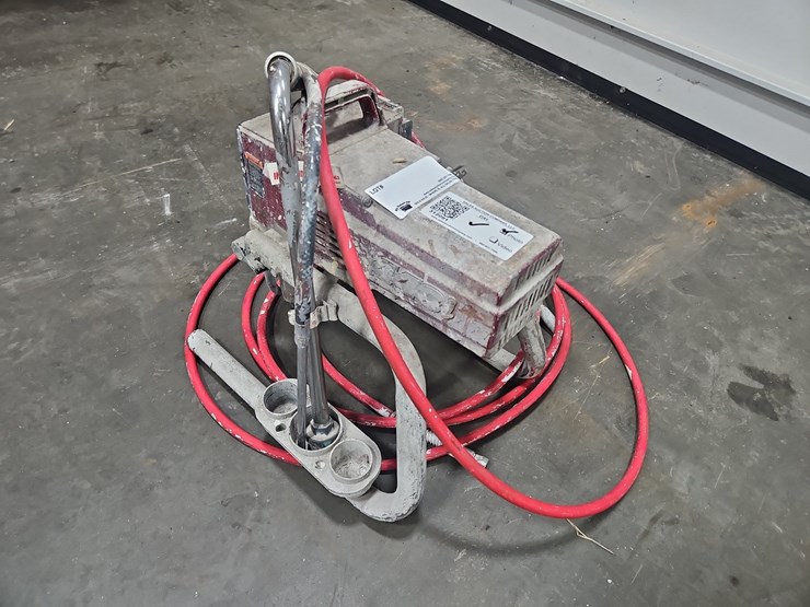 titan-440i-airless-paint-sprayer-image-2