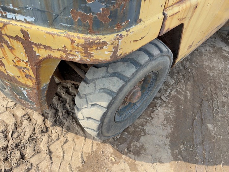 1998-caterpillar-dp40-image-11