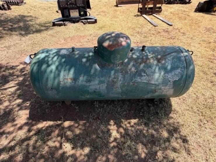 250-gallon-propane-tank--7’-long-image-3