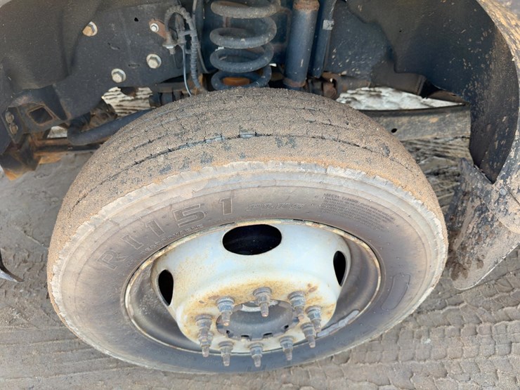 2017-ford-f550-xl-image-15