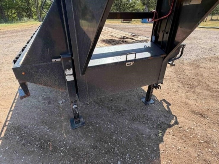 2018-lamar-gooseneck-flatbed-trailer-image-5