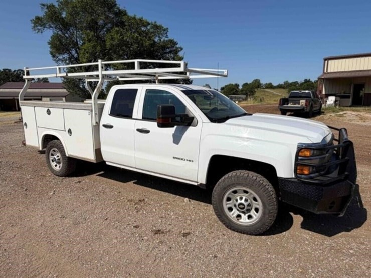 2017-chevrolet-silverado-2500-image-1