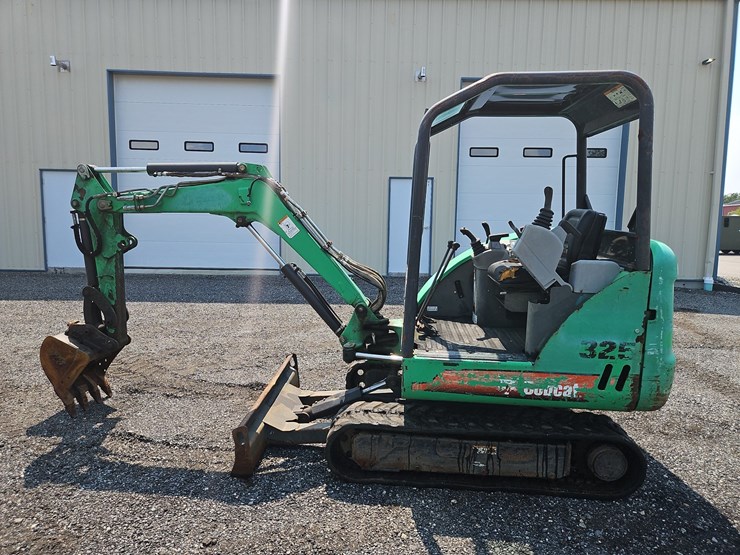 2011-bobcat-325g-image-2
