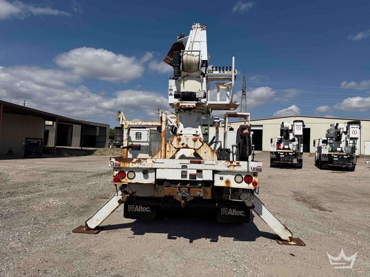 2016-freightliner-m2-106-image-5