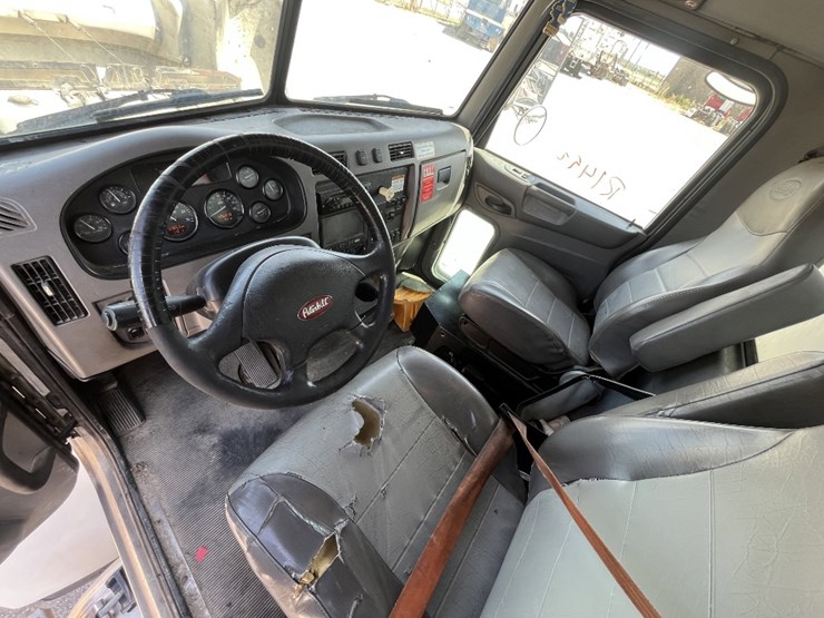 2012-peterbilt-337-image-16