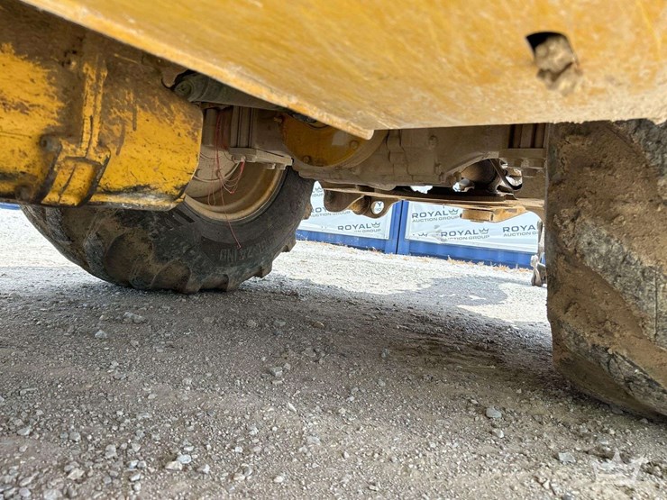 2018-deere-310l-image-20
