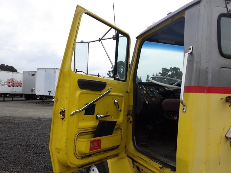 1989-ford-l9000-image-25