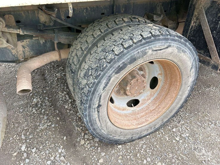 2010-ford-f550-image-34